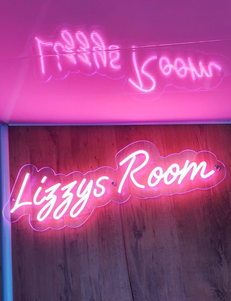 pielāgotas neona zīmes, personalizētas. LED neons, pēc pasūtījuma, neona izkārtnes industar, Custom LED neon sign, Индивидуальная светодиодная неоновая вывеска, Individuāla LED neona izkārtne,